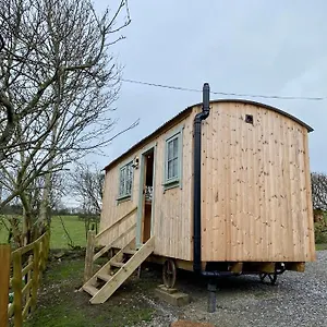 Lowgingerfield Shepherd Hut Luxury tent